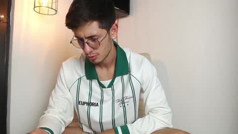 andy_collins__ online show from April 10, 3:01 am