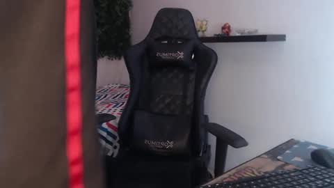 andy_dan1 online show from December 3, 9:56 pm