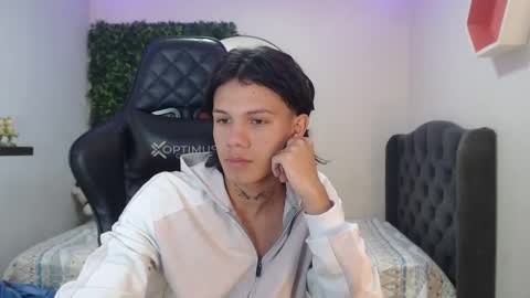 andy_dan1 online show from January 15, 4:32 pm