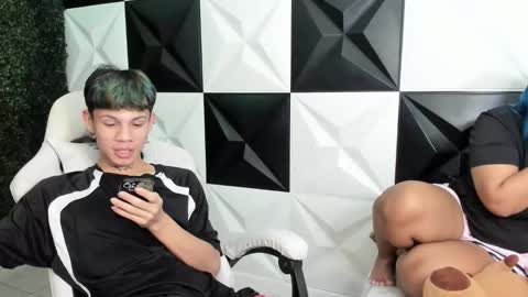 andy_dan1 online show from January 18, 7:50 pm