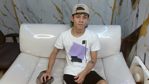 andy_dan1 online show from March 28, 7:46 pm