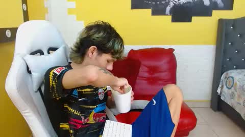 andy_dan1 online show from March 31, 8:53 pm