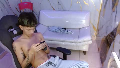 andy_dan1 online show from April 8, 8:31 pm