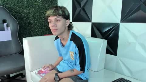 andy_dan1 online show from April 13, 7:19 pm