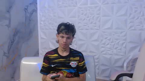 andy_dan1 online show from April 15, 8:31 pm