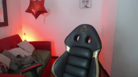 andy_eagleton_20 online show from March 28, 3:17 am