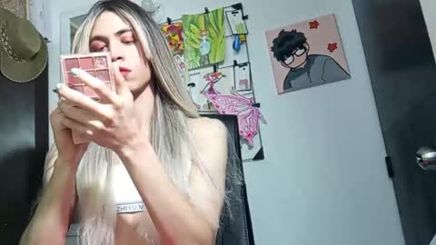 Snapshot of andy_vander chatting on September 25, 2:37 am Andy van der Rose online show from September 25, 2:37 am