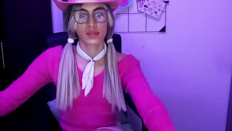 Snapshot of andy_vander chatting on October 31, 11:17 pm Andy van der Rose online show from October 31, 11:17 pm