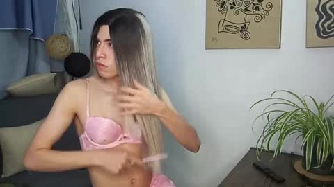 Snapshot of andy_vander chatting on November 9, 11:47 pm Andy van der Rose online show from November 9, 11:47 pm