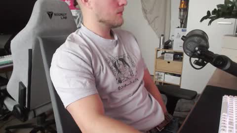 andycandy1994 online show from November 13, 8:46 am