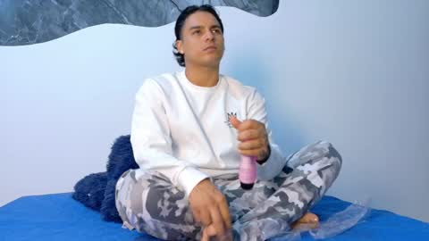 andyhot__ online show from April 27, 12:03 pm