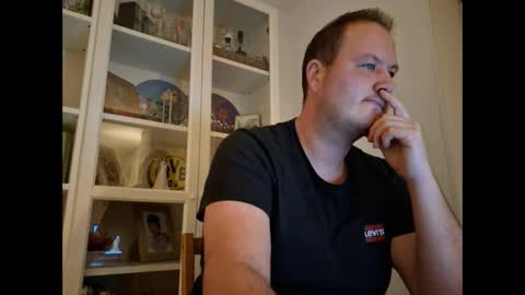 Snapshot of andypsilon88 chatting on December 9, 6:01 am ShortyfromS online show from December 9, 6:01 am