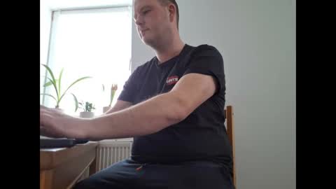 Snapshot of andypsilon88 chatting on February 14, 9:24 am ShortyfromS online show from February 14, 9:24 am