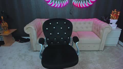 Anne online show from February 5, 8:57 pm