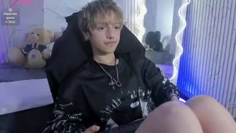 angeel_tay online show from June 11, 7:34 pm