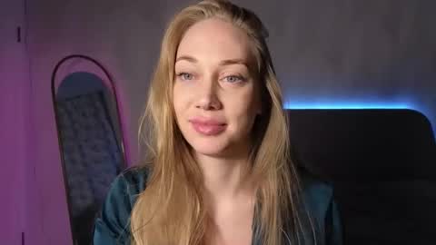 Snapshot of angel__blonde_ chatting on October 11, 7:12 pm angel blonde online show from October 11, 7:12 pm