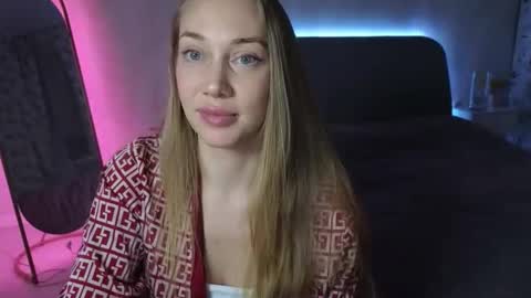 Snapshot of angel__blonde_ chatting on October 13, 7:25 pm angel blonde online show from October 13, 7:25 pm