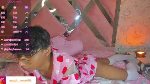 Snapshot of angel__sweet18 chatting on December 7, 12:30 am online show from December 7, 12:30 am