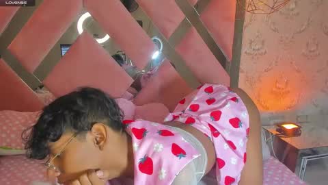 Snapshot of angel__sweet18 chatting on December 7, 3:36 am online show from December 7, 3:36 am