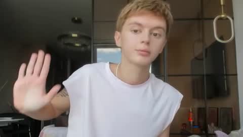 Snapshot of angel_andreww chatting on June 29, 10:48 am angel_andreww online show from June 29, 10:48 am