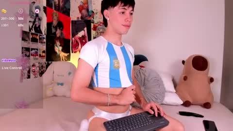 Snapshot of angel_bless19 chatting on June 29, 7:47 pm Angel help me with 100 thumbs up online show from June 29, 7:47 pm