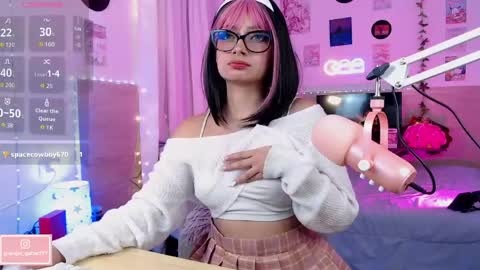 Snapshot of angel_gates chatting on May 13, 10:38 pm ANGEL online show from May 13, 10:38 pm