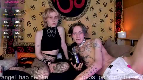 Snapshot of angel_hao chatting on April 6, 5:58 pm Hao online show from April 6, 5:58 pm