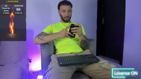Snapshot of angel_kyrozz chatting on June 19, 7:06 pm angel_kyrozz online show from June 19, 7:06 pm