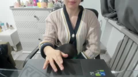 Snapshot of angel_lee__ chatting on March 8, 2:30 pm angel_lee__ online show from March 8, 2:30 pm