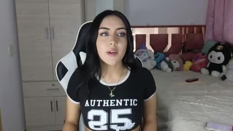 Snapshot of angel_lusst chatting on December 3, 3:52 am angeline online show from December 3, 3:52 am