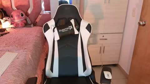 Snapshot of angel_lusst chatting on December 23, 8:11 am angeline online show from December 23, 8:11 am