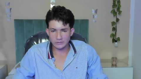 Snapshot of angel_of_sinn chatting on April 12, 3:00 am angel_of_sinn online show from April 12, 3:00 am