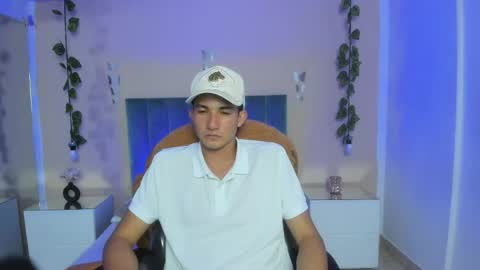 Snapshot of angel_of_sinn chatting on April 14, 3:45 am angel_of_sinn online show from April 14, 3:45 am