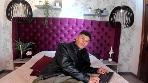 Snapshot of angel_silva_ chatting on April 10, 11:59 am Angel online show from April 10, 11:59 am
