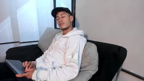 Snapshot of angel_silva_ chatting on April 16, 11:44 am Angel online show from April 16, 11:44 am