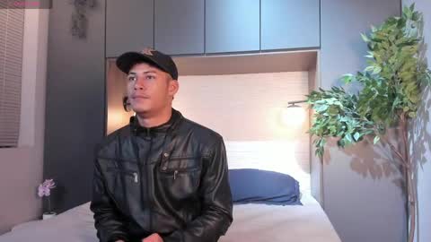 Snapshot of angel_silva_ chatting on April 17, 11:57 am Angel online show from April 17, 11:57 am