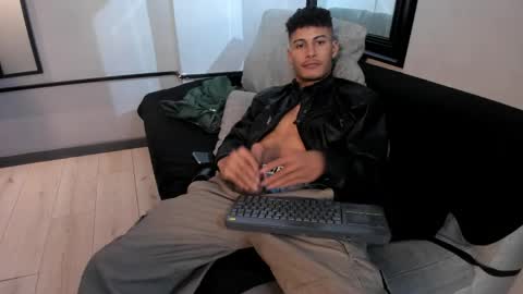 Snapshot of angel_silva_ chatting on April 23, 12:29 pm Angel online show from April 23, 12:29 pm