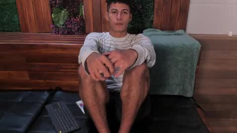 Snapshot of angel_silva_ chatting on May 4, 12:01 pm Angel online show from May 4, 12:01 pm