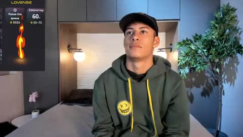 Snapshot of angel_silva_ chatting on May 11, 12:22 pm Angel online show from May 11, 12:22 pm
