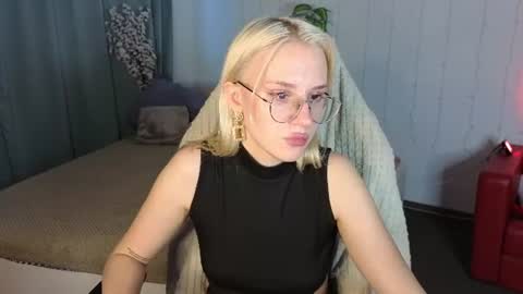 Snapshot of angel_tessa chatting on June 25, 2:11 am Angelica online show from June 25, 2:11 am