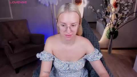 Snapshot of angel_tessa chatting on July 13, 6:05 am Angelica online show from July 13, 6:05 am