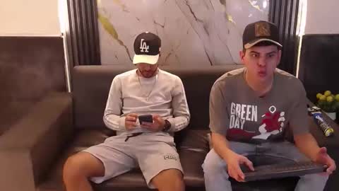 angel_villareal_ online show from March 17, 4:06 am