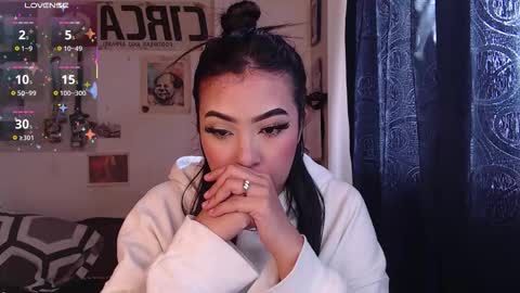 A N G E L A  E L L I S S   online show from January 15, 6:22 pm