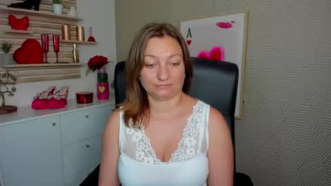 Snapshot of angela_samt chatting on July 20, 10:39 am Angela online show from July 20, 10:39 am