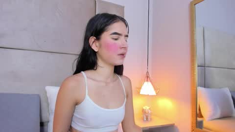 Snapshot of angelag_ chatting on November 25, 8:20 pm angelag_ online show from November 25, 8:20 pm