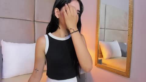 Snapshot of angelag_ chatting on November 26, 8:43 pm angelag_ online show from November 26, 8:43 pm