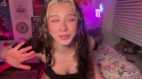 Snapshot of angelalex29 chatting on February 11, 11:10 pm Alex online show from February 11, 11:10 pm