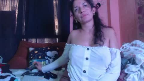 Snapshot of angelamaturevip chatting on April 21, 1:39 pm Angela online show from April 21, 1:39 pm