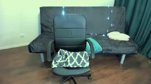 glow online show from February 9, 8:13 pm