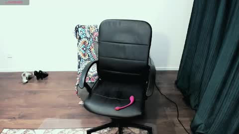 glow online show from December 14, 3:50 pm